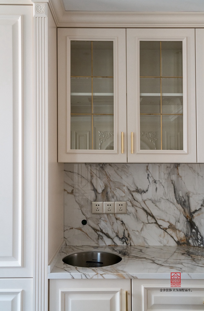 玫瑰灣躍層裝修現場主材安裝