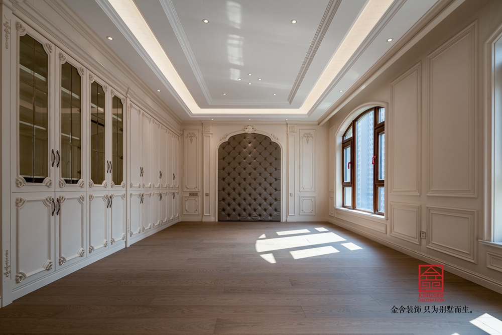 玫瑰灣躍層裝修現場主材安裝